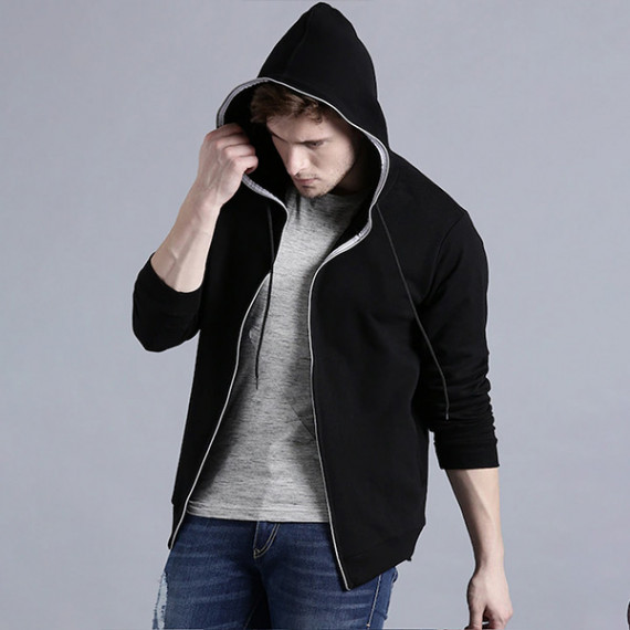 https://megashoppin.com/vi/products/men-black-solid-hooded-sweatshirt