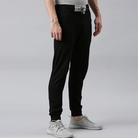 https://megashoppin.com/vi/products/men-black-solid-organic-cotton-track-pants
